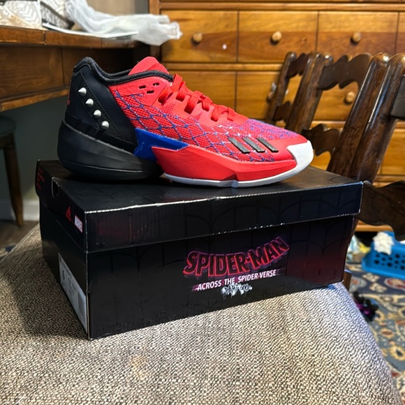 DON Issue 4J Spider-Man Size 6 NIB - Picture 1 of 8